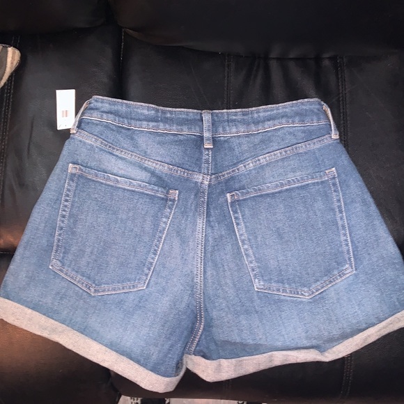 NWT Women’s size 12 Old Navy shorts - Picture 2 of 4